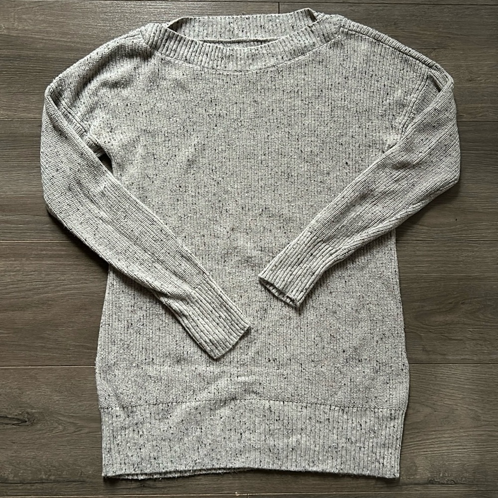 GAP Heathered Light Gray Speckled Crewneck Sweater (Maternity)